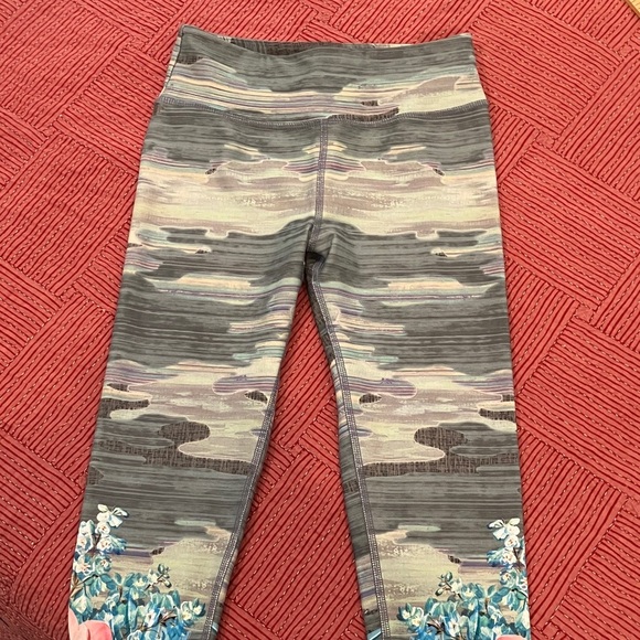 women’s small Leggings Floral / Camo Design capri Evolution and Creative Active - Picture 11 of 14